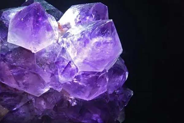 紫晶是玉石吗 紫晶是玉石还是水晶